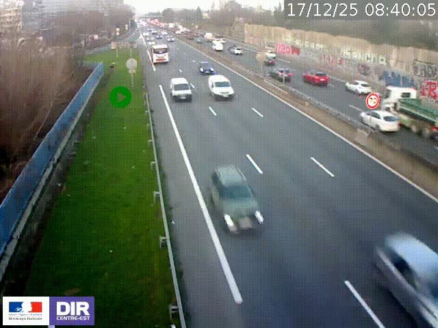 Webcam à Bron sur l'A43 à la jonction avec le boulevard périphérique de Lyon (D383). Vue orientée vers Lyon