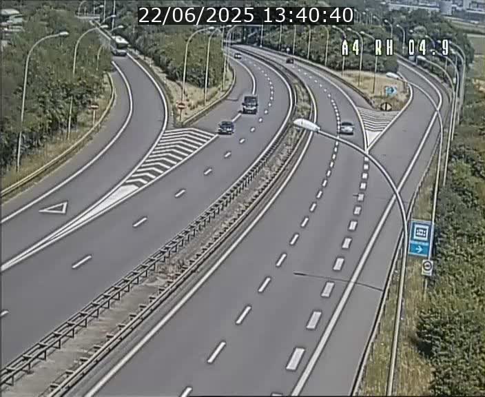 Traffic live webcam Luxembourg Leudelange - A4 - BK 4.9 - direction Luxembourg