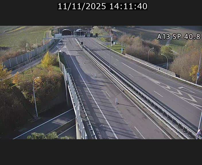 Webcam avec vue sur l'entrée côté allemand du tunnel Markusbierg à Schengen. Vue orientée vers le tunnel et Bettembourg