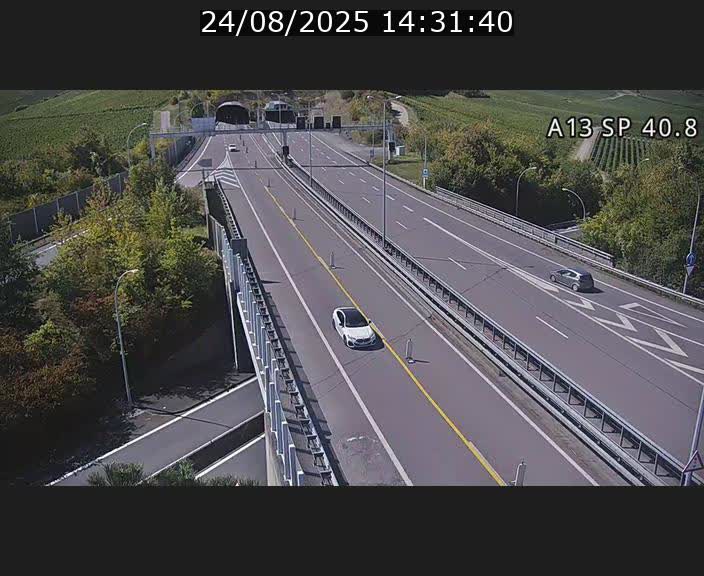 Webcam avec vue sur l'entrée côté allemand du tunnel Markusbierg à Schengen. Vue orientée vers le tunnel et Bettembourg