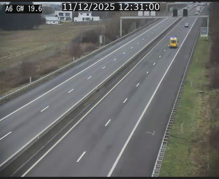 Traffic live webcam Luxembourg - Steinfort - A6 - BK 19.6 - direction Belgique