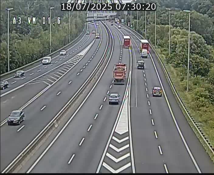 Traffic live webcam Luxembourg - Croix de Gasperich - A3 - BK 1.6 - direction France/Aire de Berchem