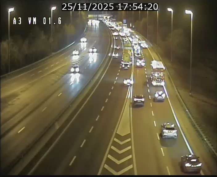 Traffic live webcam Luxembourg - Croix de Gasperich - A3 - BK 1.6 - direction France/Aire de Berchem