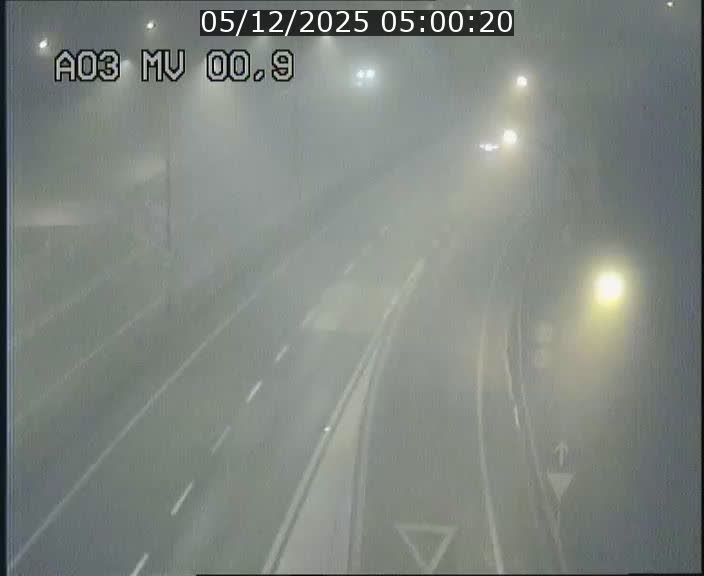 Traffic live webcam Luxembourg Croix de Gasperich - A3 - BK 0.4 - direction Luxembourg