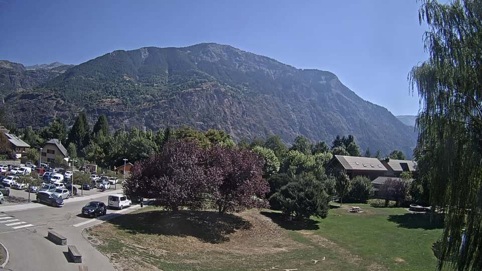 Webcam au niveau de la mairie du village du Bourg d'Oisans, aux pieds de l'Alpe d'Huez et aux portes du parc des Écrins