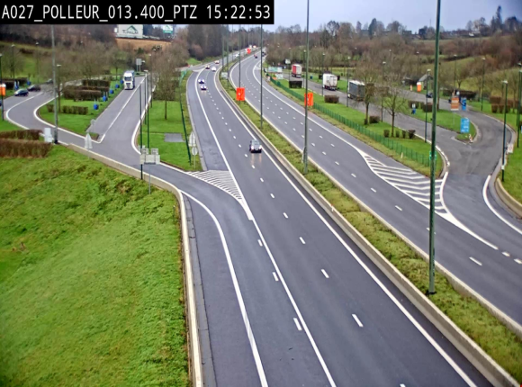 Webcam A27/E42 avec vue sur le parking de l'aire de Polleur, après le Viaduc de Polleur à Theux. Vue orientée vers Liège