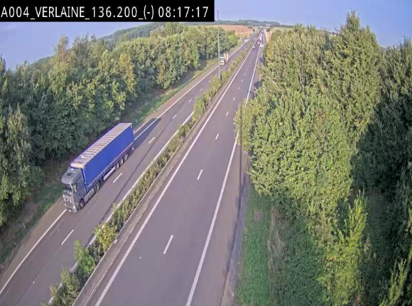 Webcam sur l'E411 à hauteur du pont surplombant la N40, à proximité de la sortie 26 Verlaine - Libramont-Chevigny. Vue orientée vers Namur