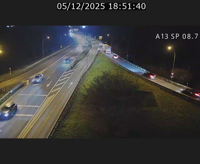 Traffic live webcam Luxembourg Jonction Lankelz - A13 direction Pétange - BK 8.7 