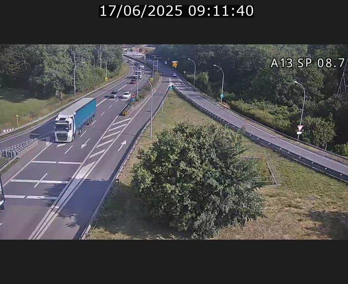 Traffic live webcam Luxembourg Jonction Lankelz - A13 direction Pétange - BK 8.7 