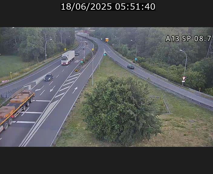Traffic live webcam Luxembourg Jonction Lankelz - A13 direction Pétange - BK 8.7 