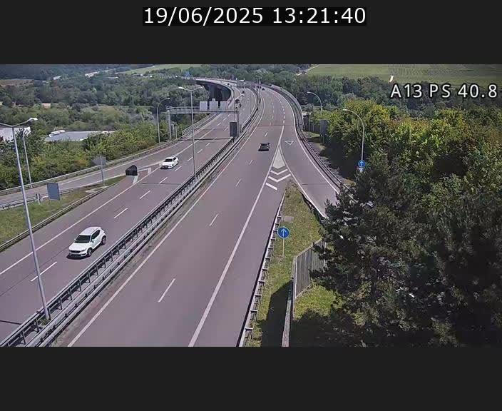 Webcam autoroute A13 à la sortie est du tunnel Markusbierg à Schengen. Vue sur le pont de la Moselle, vers l'Allemagne