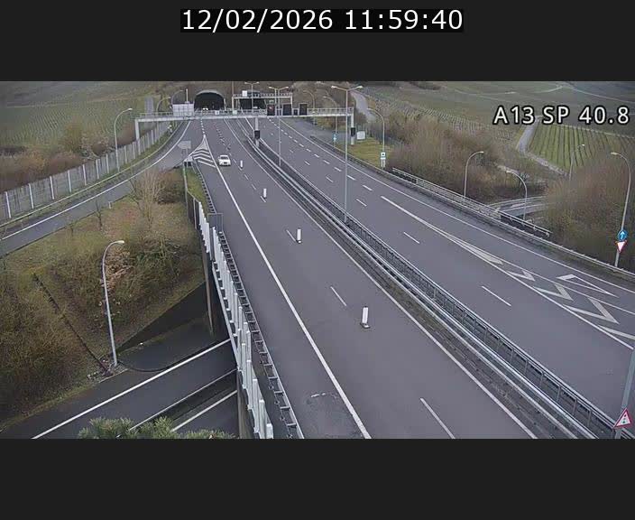 Webcam avec vue sur l'entrée côté allemand du tunnel Markusbierg à Schengen. Vue orientée vers le tunnel et Bettembourg