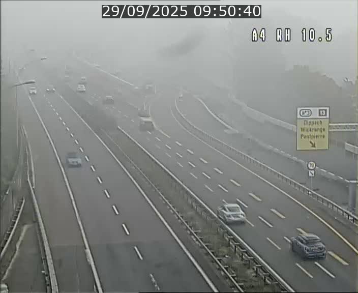 Traffic live webcam Luxembourg Pontpierre - A4 - BK 10.5 - direction Luxembourg