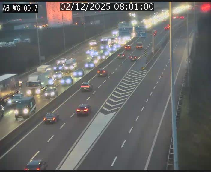 Traffic live webcam Luxembourg Croix de Cessange - A6 - BK 0.7 - direction A3 France