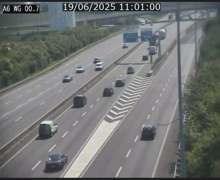 Traffic live webcam Luxembourg Croix de Cessange - A6 - BK 0.7 - direction A3 France