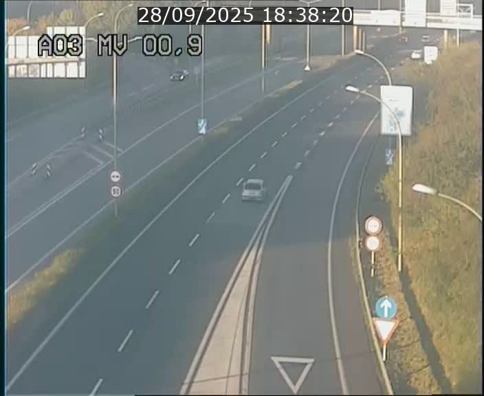 Traffic live webcam Luxembourg Croix de Gasperich - A3 - BK 0.4 - direction Luxembourg