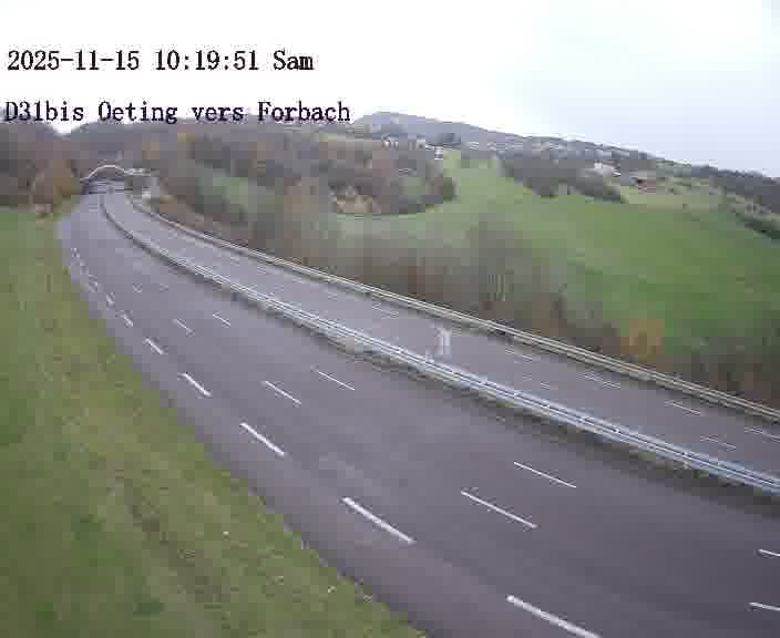 Caméra routière située sur D31bis (France) à Oeting, orientée vers Forbach, surveillant en continu la circulation locale et régionale.