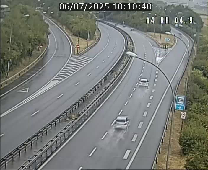 Traffic live webcam Luxembourg Leudelange - A4 - BK 4.9 - direction Luxembourg
