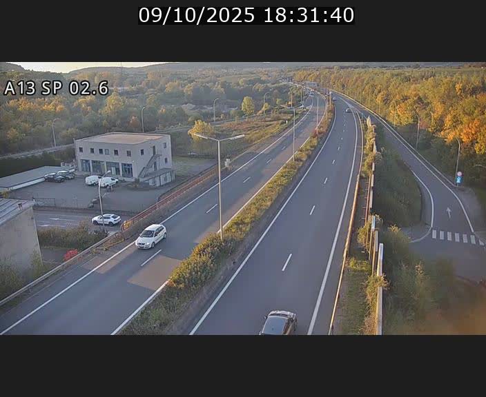 Traffic live webcam Luxembourg Sanem - A13 direction Pétange - BK 2.6