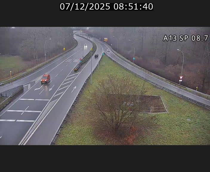 Traffic live webcam Luxembourg Jonction Lankelz - A13 direction Pétange - BK 8.7