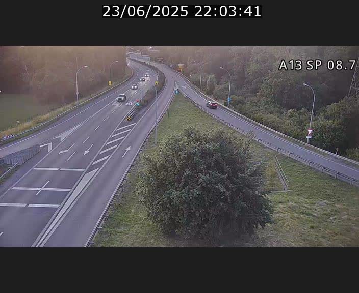 Traffic live webcam Luxembourg Jonction Lankelz - A13 direction Pétange - BK 8.7 