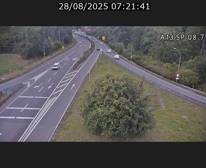 Traffic live webcam Luxembourg Jonction Lankelz - A13 direction Pétange - BK 8.7 