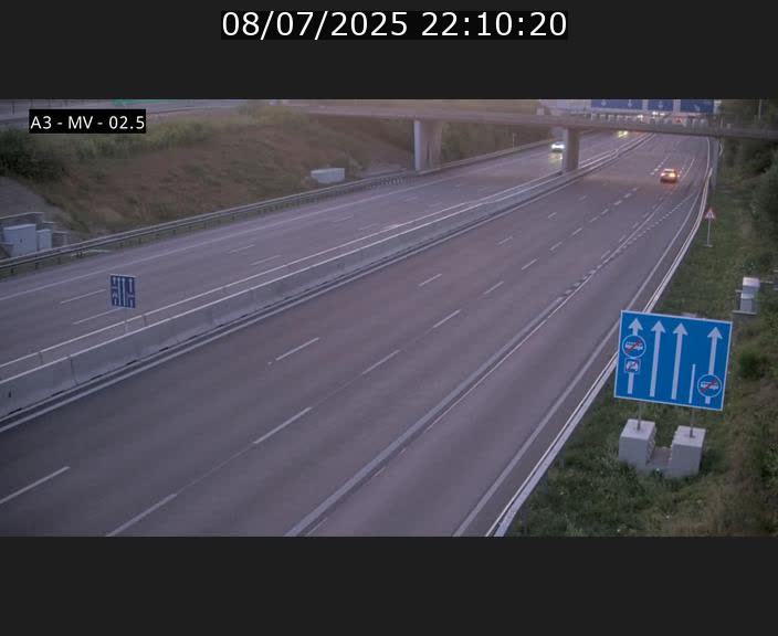 Webcam autoroute A3 au Luxembourg à proximité de la Croix de Gasperich. Vue orientée vers Luxembourg
