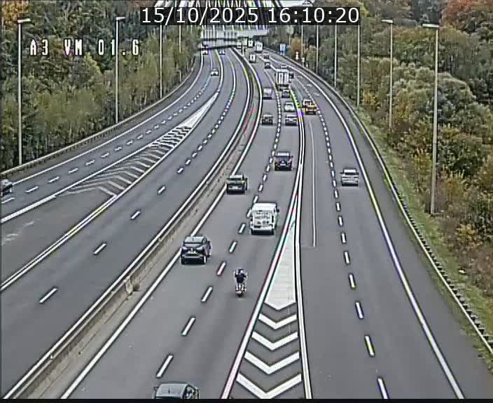 Traffic live webcam Luxembourg - Croix de Gasperich - A3 - BK 1.6 - direction France/Aire de Berchem
