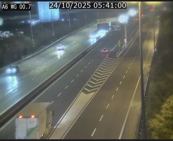 Traffic live webcam Luxembourg Croix de Cessange - A6 - BK 0.7 - direction A3 France