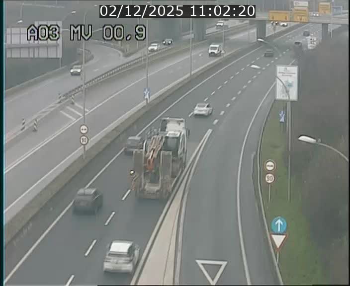 Traffic live webcam Luxembourg Croix de Gasperich - A3 - BK 0.4 - direction Luxembourg