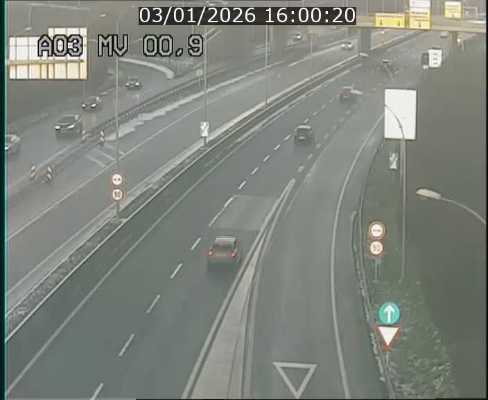 Traffic live webcam Luxembourg Croix de Gasperich - A3 - BK 0.4 - direction Luxembourg