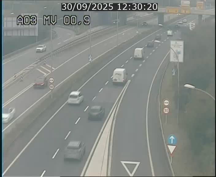 Traffic live webcam Luxembourg Croix de Gasperich - A3 - BK 0.4 - direction Luxembourg