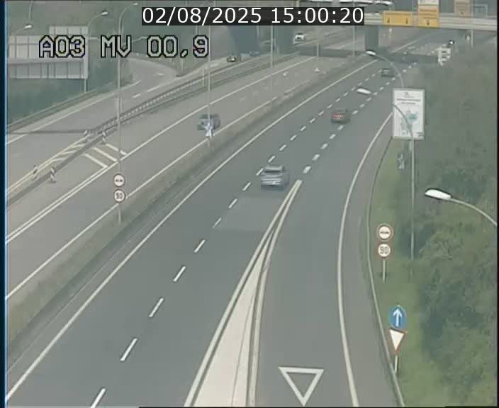 Traffic live webcam Luxembourg Croix de Gasperich - A3 - BK 0.4 - direction Luxembourg
