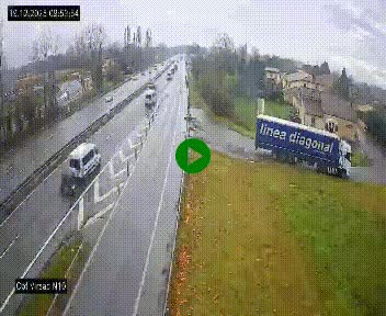 Vue en direct de l'autoroute A10 grâce à un drône situé au-dessus du péage de Virsac