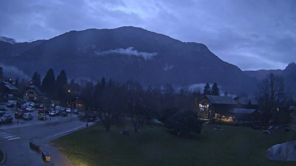 Webcam au niveau de la mairie du village du Bourg d'Oisans, aux pieds de l'Alpe d'Huez et aux portes du parc des Écrins
