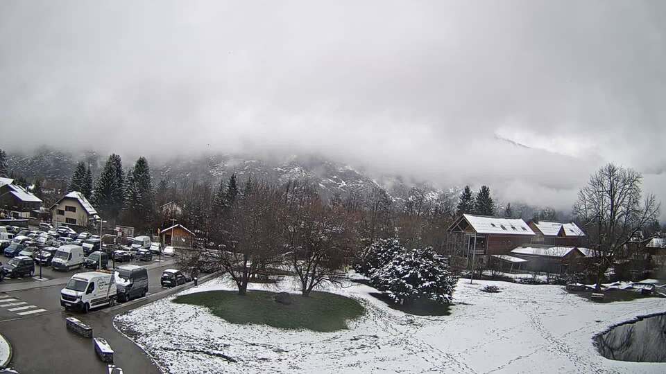 Webcam au niveau de la mairie du village du Bourg d'Oisans, aux pieds de l'Alpe d'Huez et aux portes du parc des Écrins