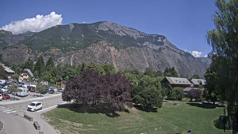 Webcam au niveau de la mairie du village du Bourg d'Oisans, aux pieds de l'Alpe d'Huez et aux portes du parc des Écrins