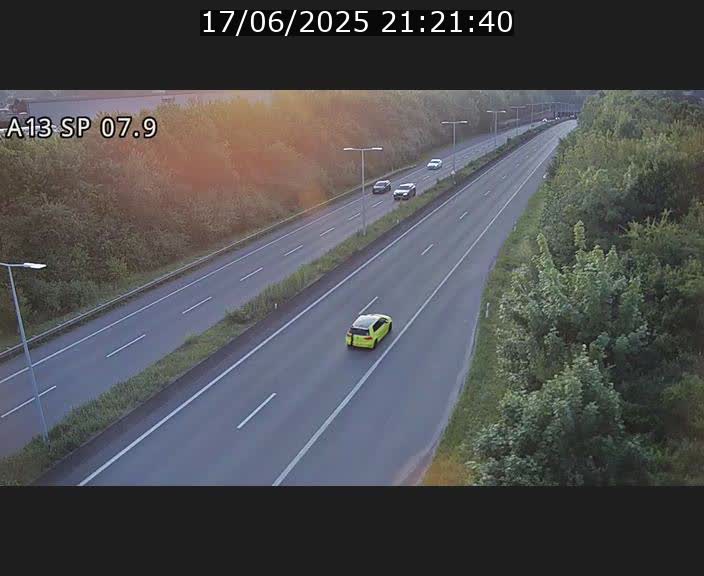 Traffic live webcam Luxembourg Jonction Lankelz - A13 direction Pétange - BK 7.9