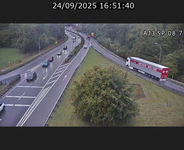 Traffic live webcam Luxembourg Jonction Lankelz - A13 direction Pétange - BK 8.7 