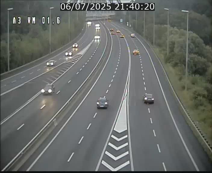 Traffic live webcam Luxembourg - Croix de Gasperich - A3 - BK 1.6 - direction France/Aire de Berchem