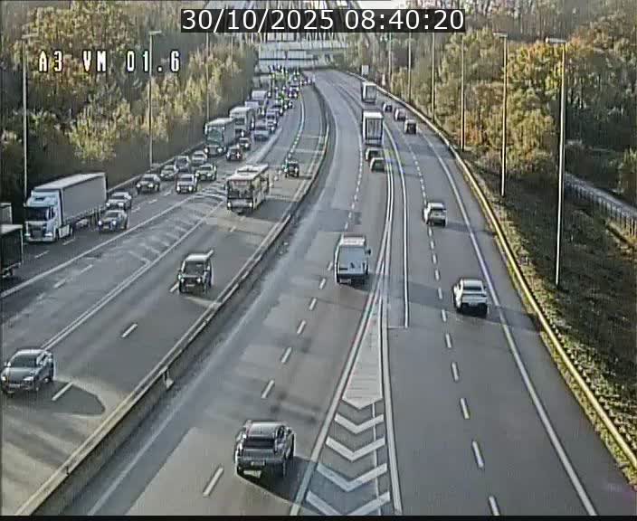 Traffic live webcam Luxembourg - Croix de Gasperich - A3 - BK 1.6 - direction France/Aire de Berchem