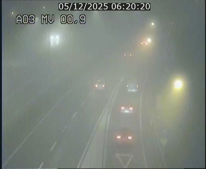 Traffic live webcam Luxembourg Croix de Gasperich - A3 - BK 0.4 - direction Luxembourg