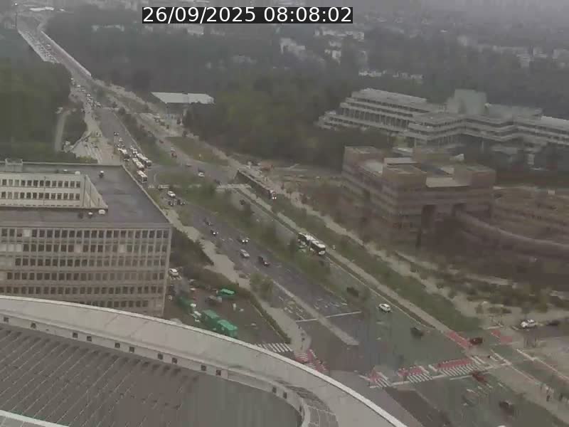 Webcam sur l'avenue John Fitzgerald Kennedy (N51) avec vue sur le Pont rouge (Pont Grande Duchesse Charlotte), l'arrêt Pfaffenthal et l'entrée du quartier Kirchberg