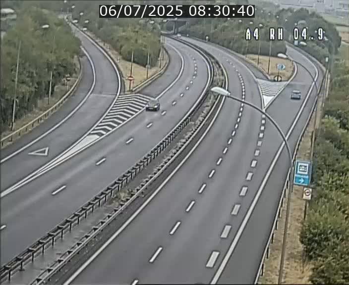 Traffic live webcam Luxembourg Leudelange - A4 - BK 4.9 - direction Luxembourg