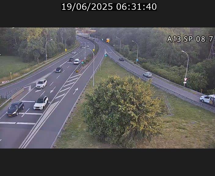 Traffic live webcam Luxembourg Jonction Lankelz - A13 direction Pétange - BK 8.7 