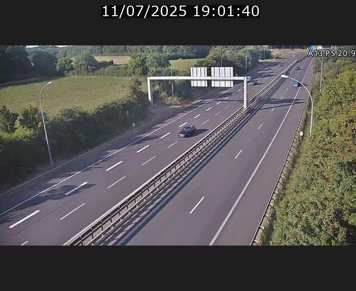 Traffic live webcam Luxembourg Croix de Bettembourg, rond-point d'Hellange - A13 direction Allemagne - BK 20.9