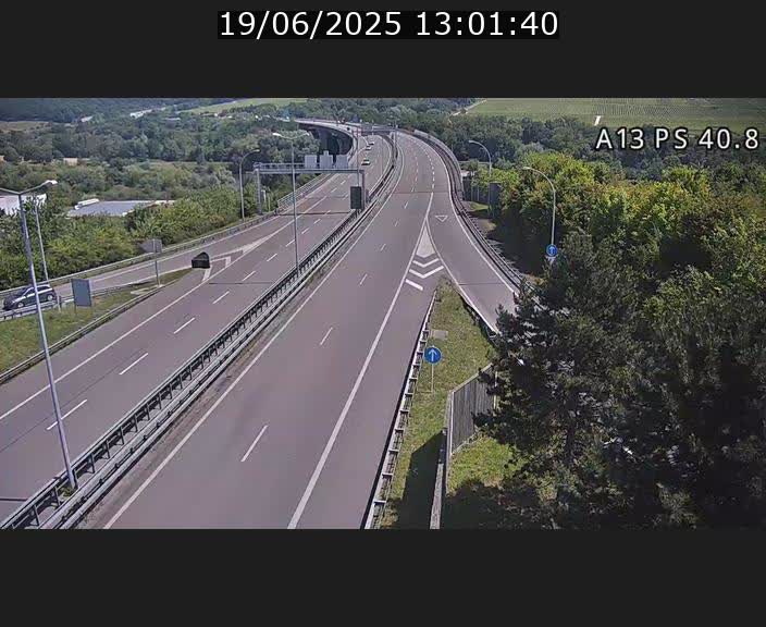 Webcam autoroute A13 à la sortie est du tunnel Markusbierg à Schengen. Vue sur le pont de la Moselle, vers l'Allemagne