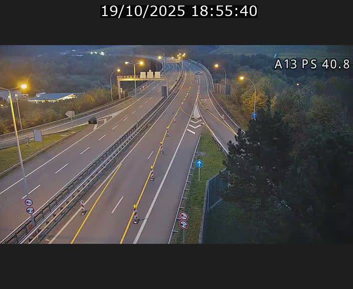 Webcam autoroute A13 à la sortie est du tunnel Markusbierg à Schengen. Vue sur le pont de la Moselle, vers l'Allemagne