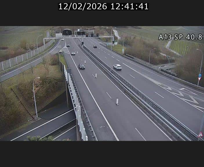 Webcam avec vue sur l'entrée côté allemand du tunnel Markusbierg à Schengen. Vue orientée vers le tunnel et Bettembourg