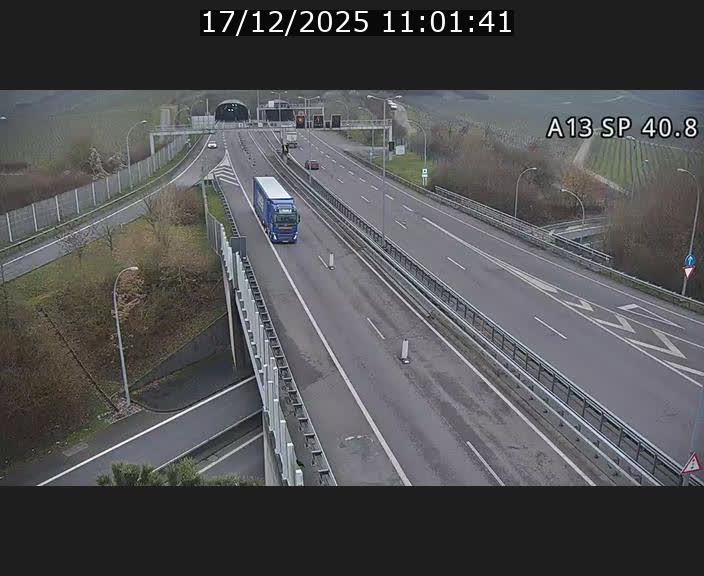 Webcam avec vue sur l'entrée côté allemand du tunnel Markusbierg à Schengen. Vue orientée vers le tunnel et Bettembourg